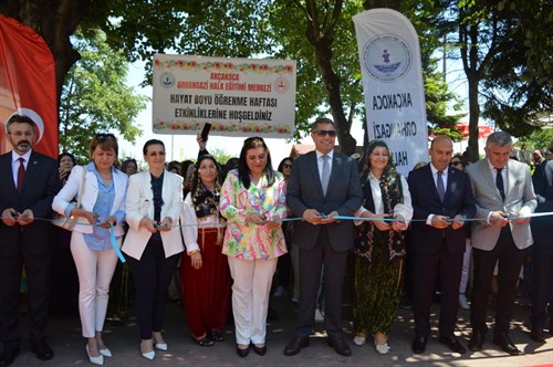 Akçakoca Orhangazi Halk Eğitimi Merkezinin Yıl Sonu Sergisi Açılışı Yapıldı